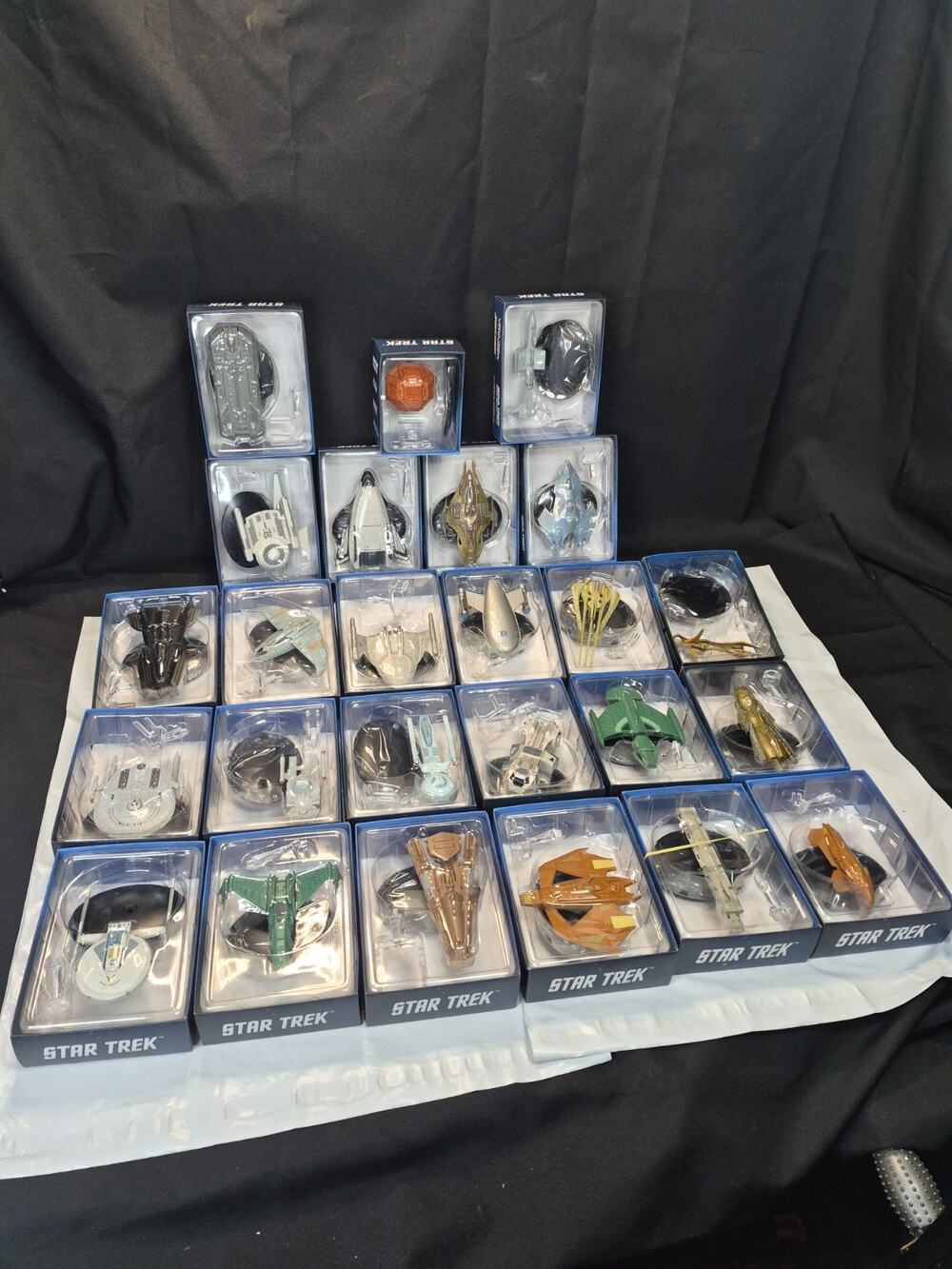 25 Eaglemoss Star Trek Starship Collection Space Ship Voyager Official NIB